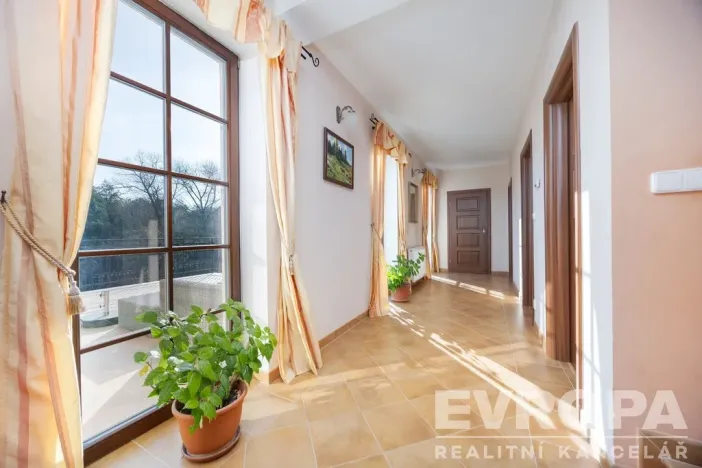 Prodej rodinného domu, Košátky, 350 m2