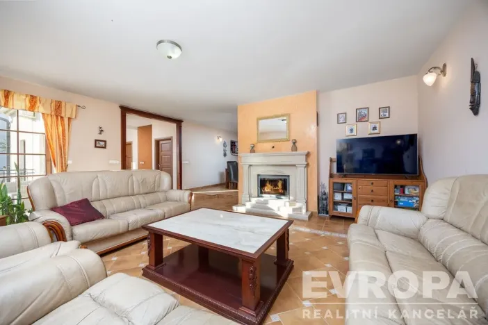 Prodej rodinného domu, Košátky, 350 m2