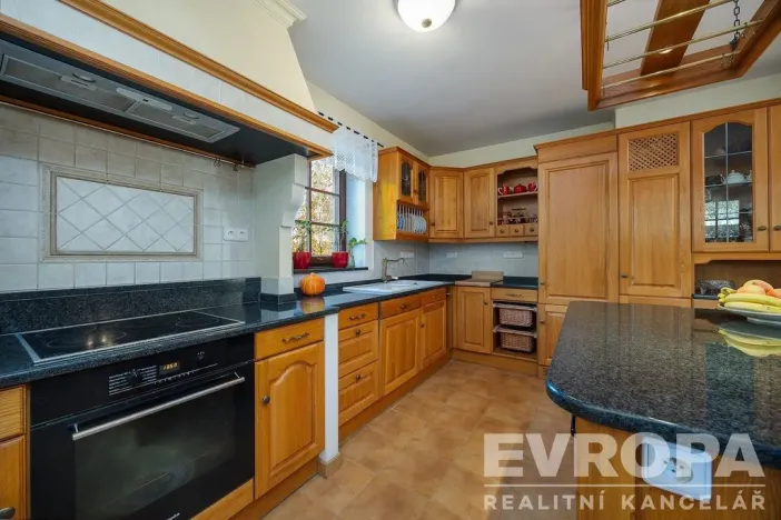 Prodej rodinného domu, Košátky, 350 m2