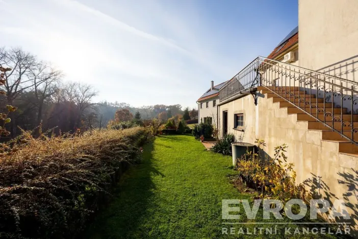 Prodej rodinného domu, Košátky, 350 m2