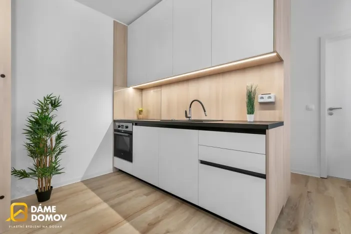 Pronájem bytu 1+kk, Zlín, Lorencova, 28 m2