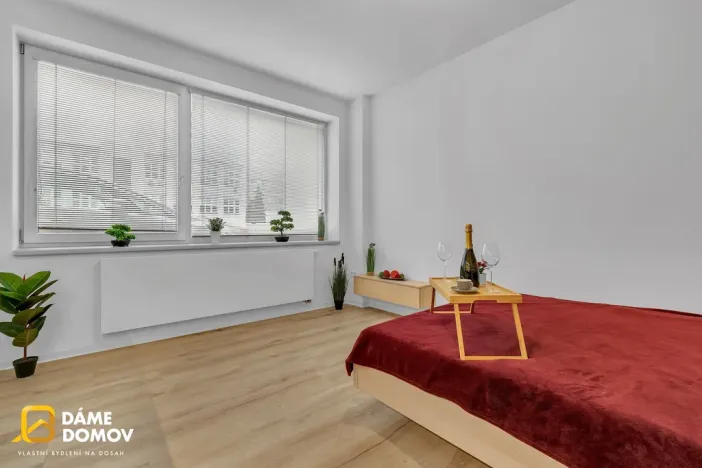 Pronájem bytu 1+kk, Zlín, Lorencova, 28 m2