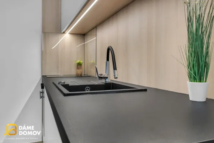 Pronájem bytu 1+kk, Zlín, Lorencova, 28 m2