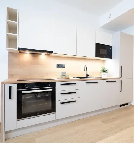 Pronájem bytu 2+kk, Praha - Karlín, Pobřežní, 30 m2