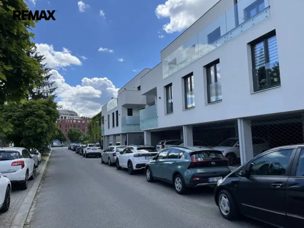 Pronájem bytu 1+kk, Zlín, Čepkovská, 40 m2