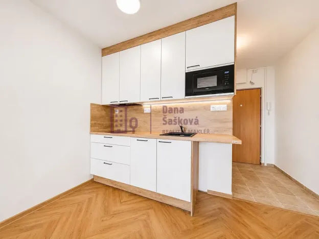 Pronájem bytu 1+kk, Jindřichův Hradec - Jindřichův Hradec III, sídliště Vajgar, 27 m2