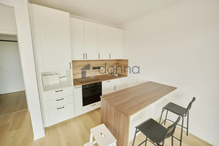 Pronájem bytu 1+kk, Praha, Libušská, 44 m2
