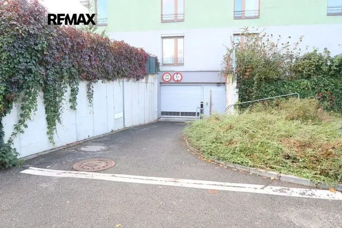 Pronájem bytu 1+kk, Praha - Hloubětín, Nepelova, 30 m2