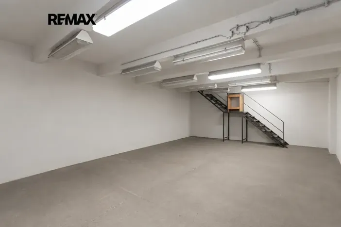 Pronájem skladu, Praha - Strašnice, Starostrašnická, 140 m2