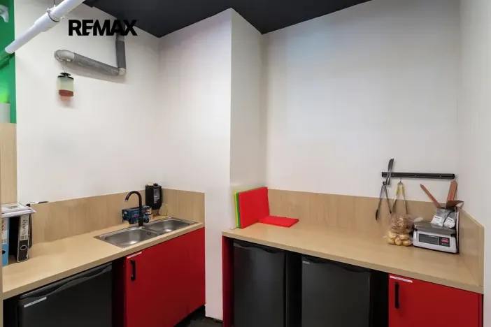Pronájem obchodního prostoru, Praha - Strašnice, Starostrašnická, 158 m2