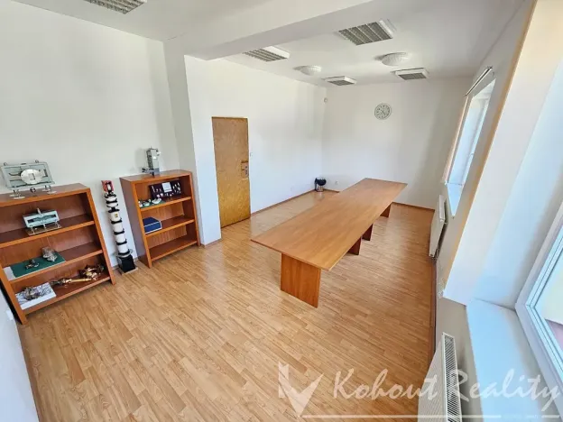 Pronájem kanceláře, Praha - Hloubětín, Nademlejnská, 136 m2