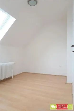 Pronájem bytu 2+kk, Praha, Nad Rohatci, 43 m2