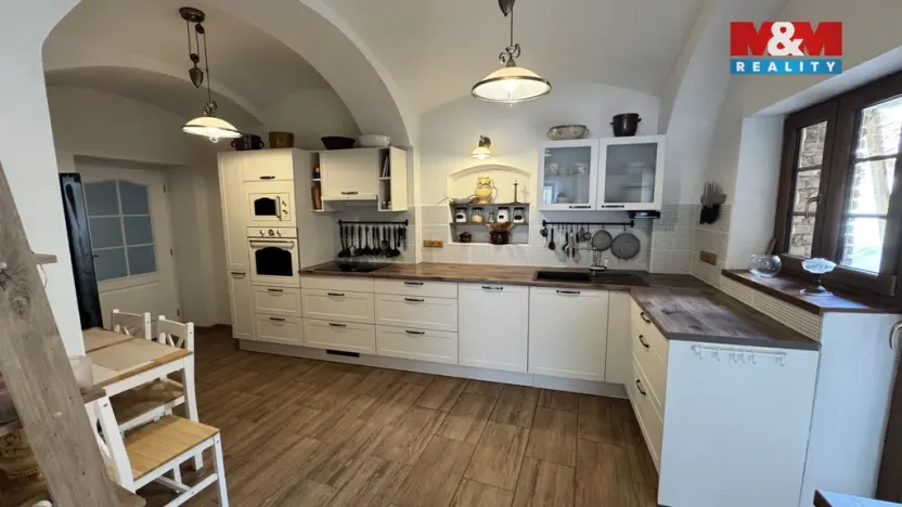 Prodej rodinného domu, Černovice, Dobešovská, 300 m2