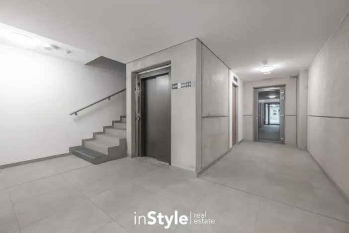 Pronájem bytu 2+kk, Staré Město, Velkomoravská, 71 m2