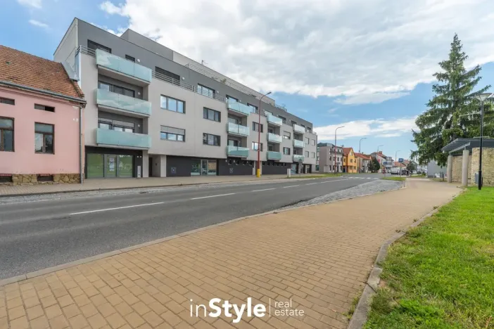 Pronájem bytu 2+kk, Staré Město, Velkomoravská, 71 m2