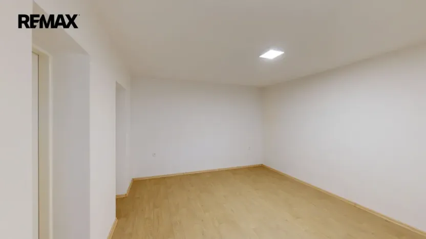 Prodej bytu 3+1, Odrovice, 220 m2