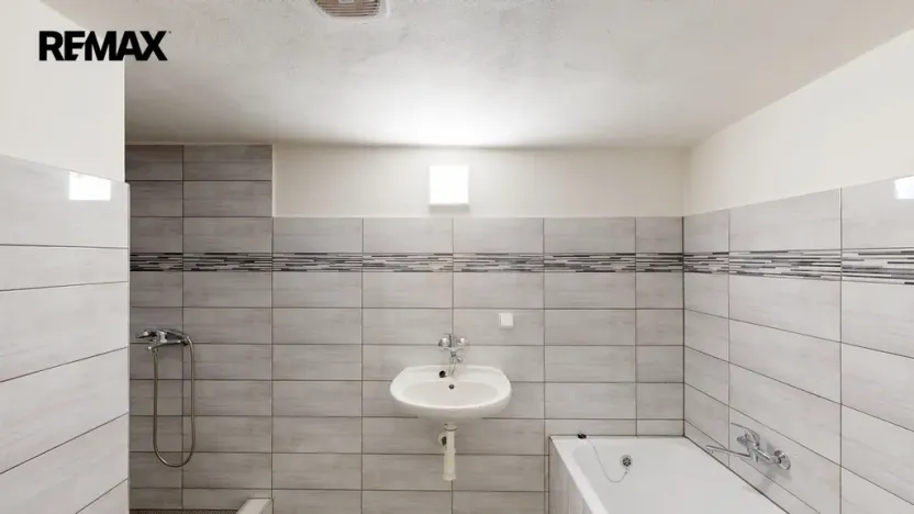 Prodej bytu 3+1, Odrovice, 220 m2