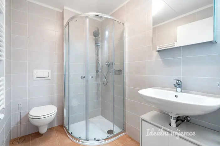 Pronájem bytu 1+kk, Praha - Lhotka, U Nového dvora, 31 m2