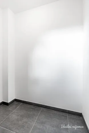 Pronájem bytu 1+kk, Praha - Lhotka, U Nového dvora, 31 m2