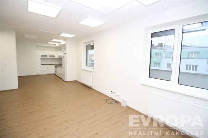 Pronájem kanceláře, Plzeň, Klatovská třída, 82 m2