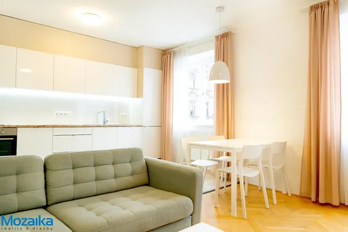 Pronájem bytu 2+kk, Lanškroun - Lanškroun-Vnitřní Město, nám. J. M. Marků, 62 m2