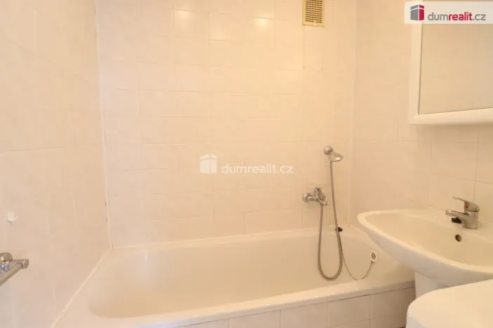 Pronájem bytu 2+1, Karlovy Vary - Drahovice, Východní, 60 m2