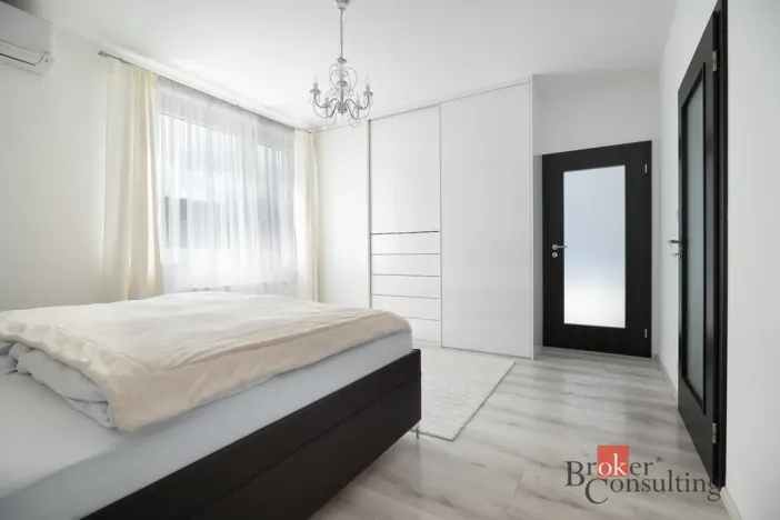 Pronájem rodinného domu, Praha - Dolní Měcholupy, Rothmayerova, 155 m2