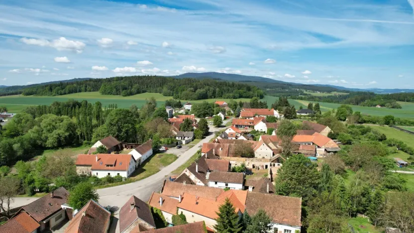 Prodej pozemku pro bydlení, Dolní Třebonín - Záluží, 1929 m2