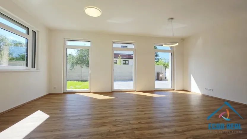 Pronájem kanceláře, Herink, U Kovárny, 92 m2