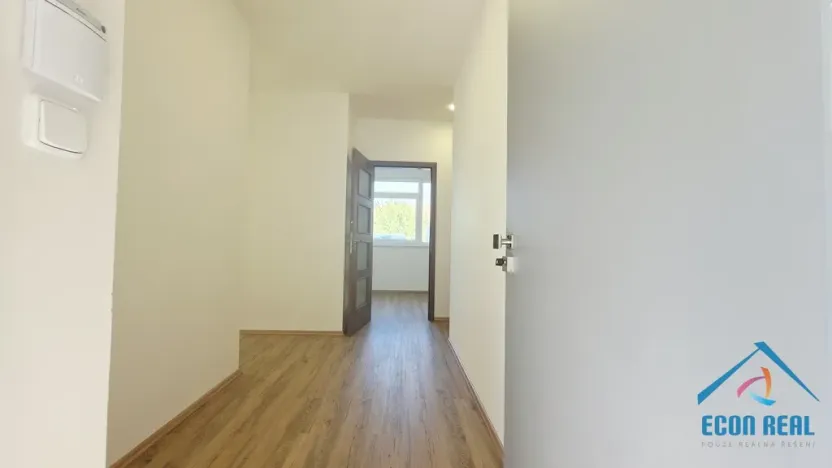 Pronájem kanceláře, Herink, U Kovárny, 92 m2