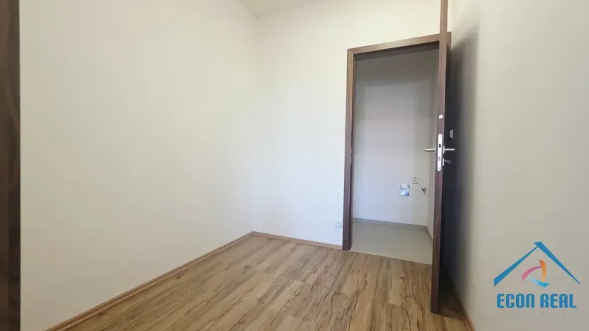 Pronájem kanceláře, Herink, U Kovárny, 92 m2