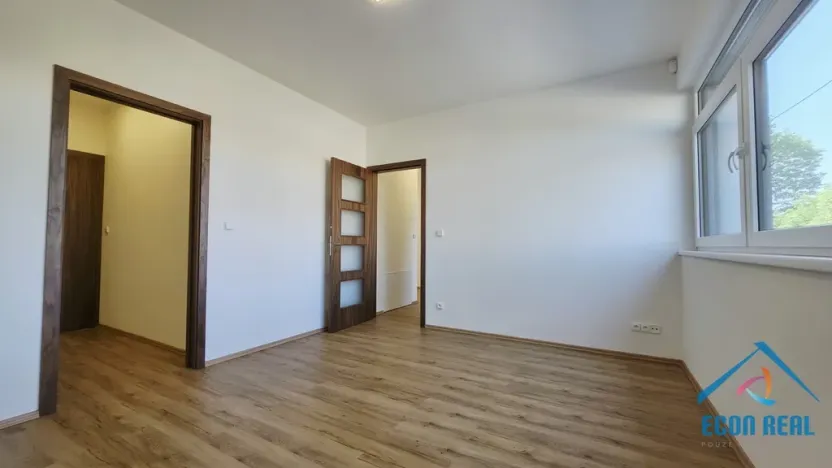 Pronájem kanceláře, Herink, U Kovárny, 92 m2