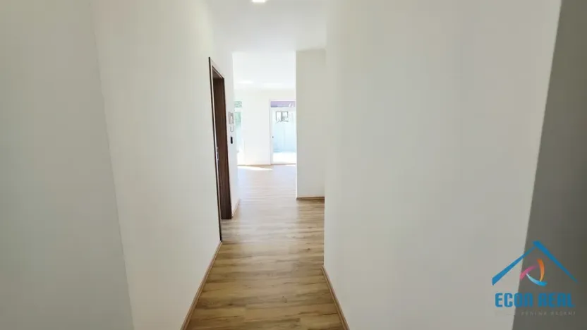Pronájem kanceláře, Herink, U Kovárny, 92 m2