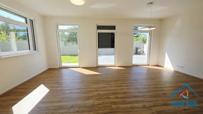 Pronájem kanceláře, Herink, U Kovárny, 92 m2