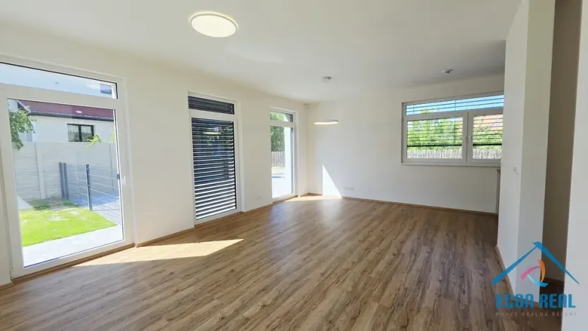 Pronájem kanceláře, Herink, U Kovárny, 92 m2