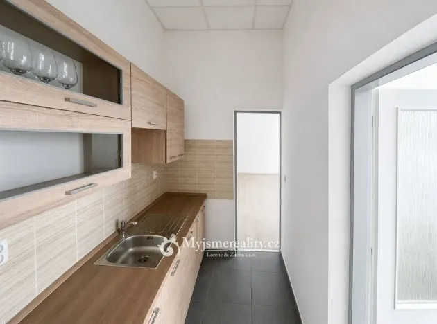 Pronájem kanceláře, Znojmo, Bezručova, 65 m2