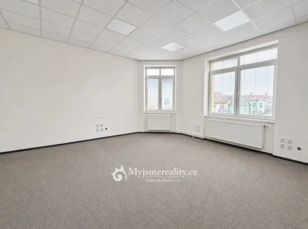 Pronájem kanceláře, Znojmo, Bezručova, 65 m2