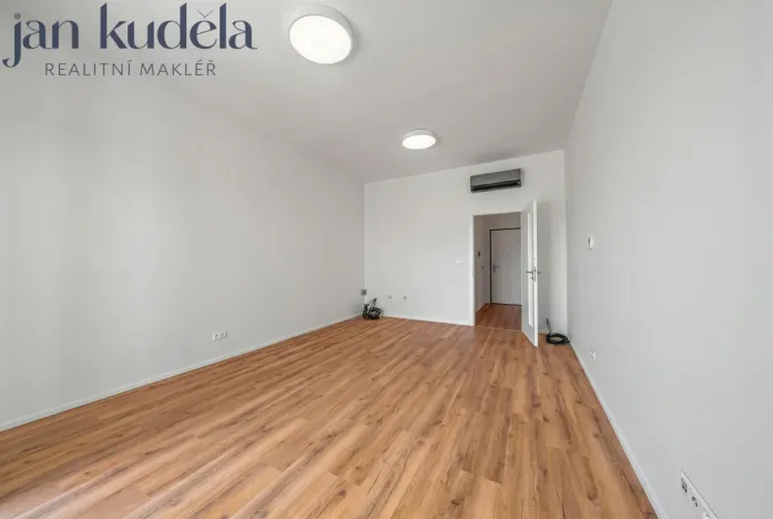 Pronájem bytu 1+kk, Brno, Komárovská, 33 m2