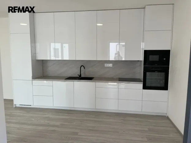 Prodej bytu 2+kk, Zlín, Tyršovo nábřeží, 71 m2
