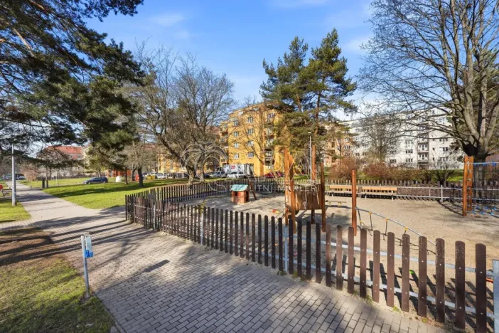 Pronájem bytu 2+kk, Praha - Vysočany, Kolbenova, 60 m2