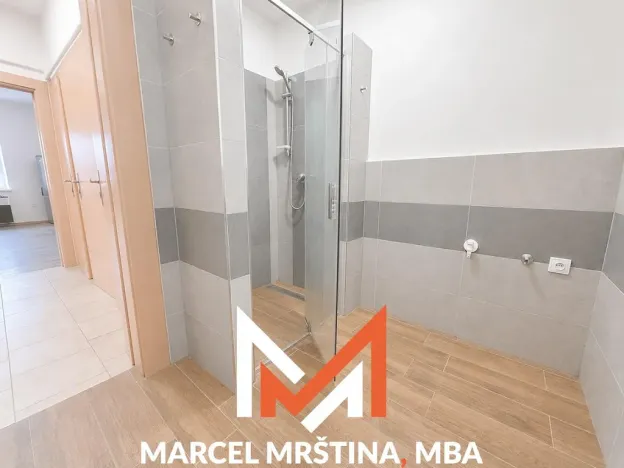Pronájem bytu 2+1, Náchod, Husovo náměstí, 74 m2