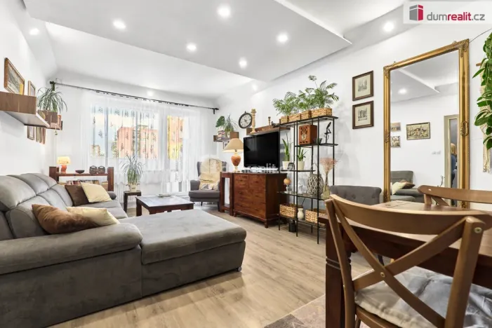 Prodej bytu 2+kk, Karlovy Vary, Charkovská, 48 m2