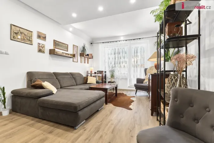 Prodej bytu 2+kk, Karlovy Vary, Charkovská, 48 m2