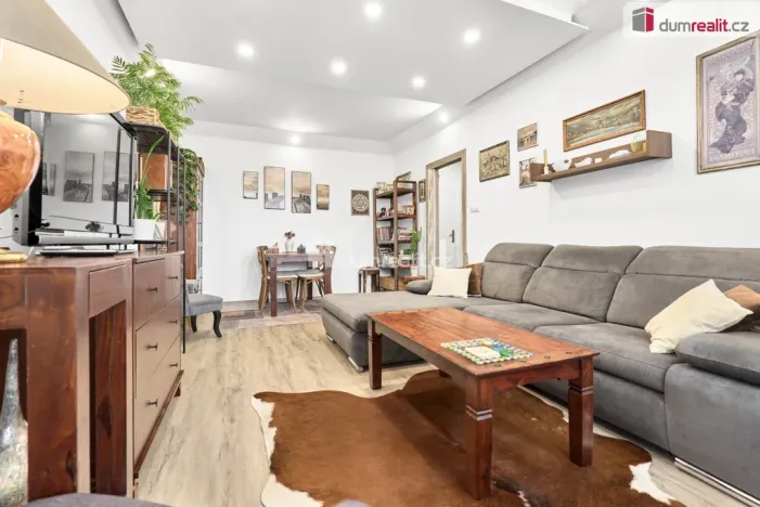 Prodej bytu 2+kk, Karlovy Vary, Charkovská, 48 m2