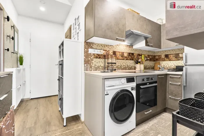 Prodej bytu 2+kk, Karlovy Vary, Charkovská, 48 m2