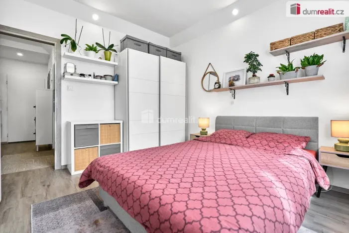 Prodej bytu 2+kk, Karlovy Vary, Charkovská, 48 m2