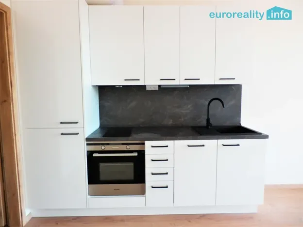 Pronájem bytu 1+kk, Praha - Řeporyje, Jáchymovská, 30 m2