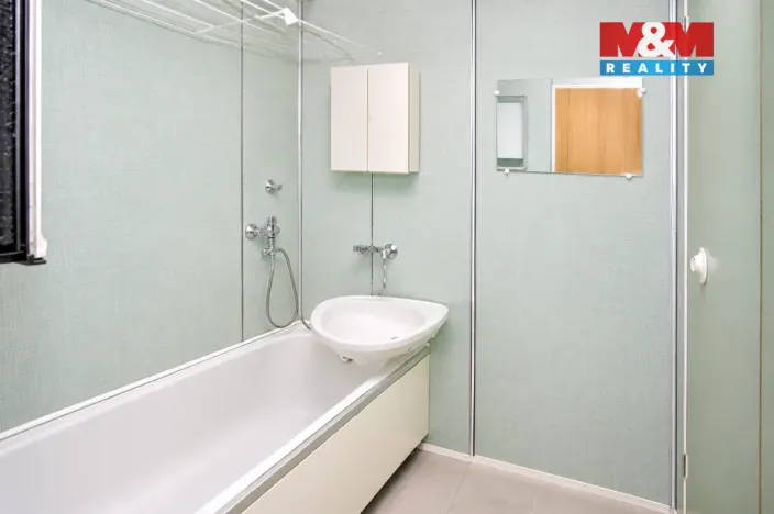 Prodej bytu 3+1, Praha - Prosek, Lovosická, 66 m2