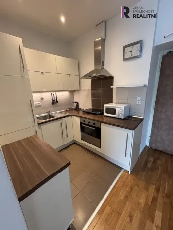 Pronájem bytu 1+kk, Praha - Nusle, Jaurisova, 35 m2