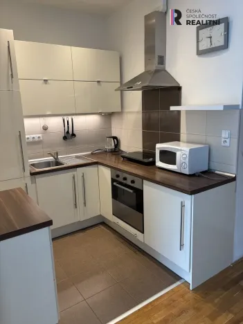 Pronájem bytu 1+kk, Praha - Nusle, Jaurisova, 35 m2